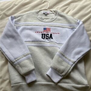 Champion Men's Cream and White Crewneck Sweater